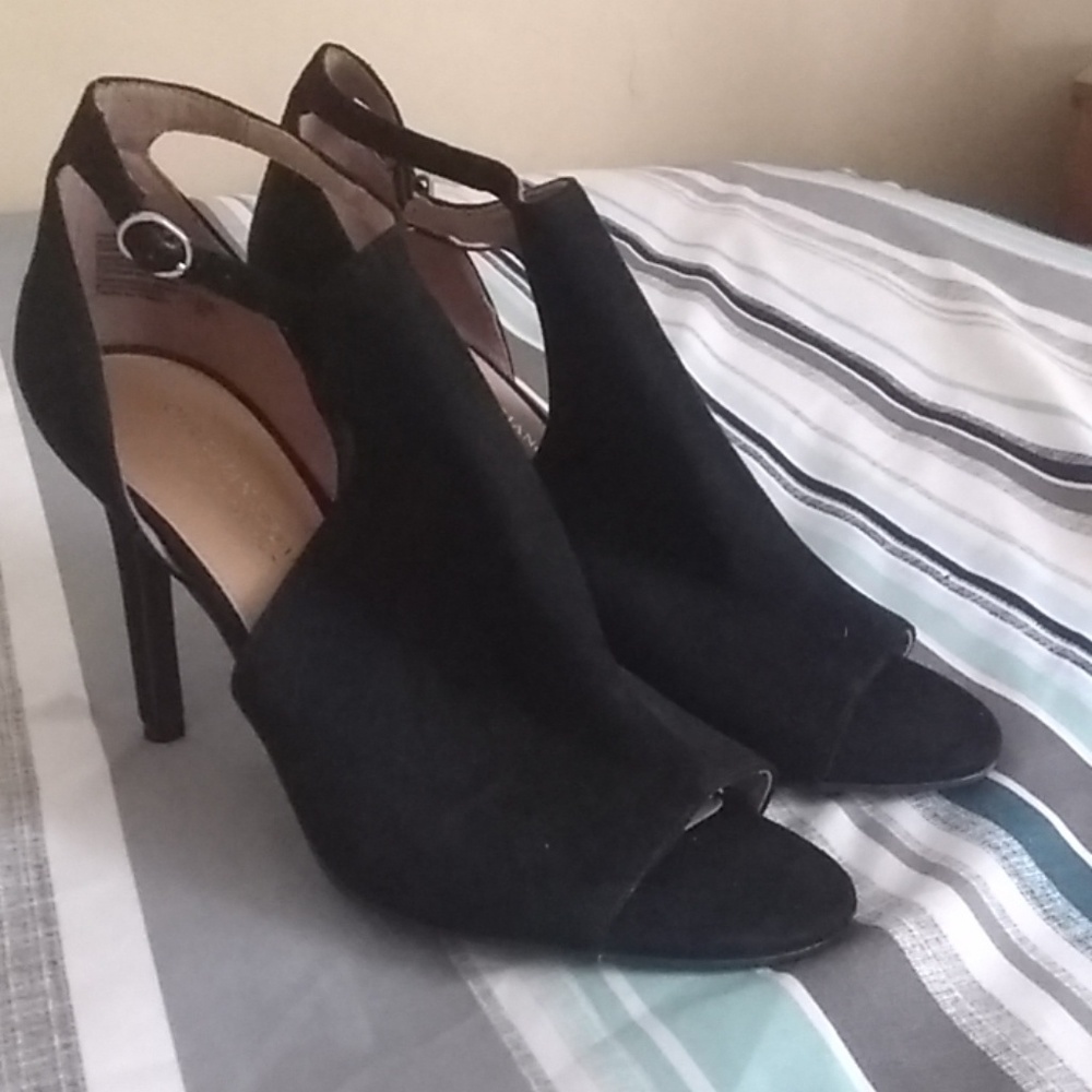 Black shoes
